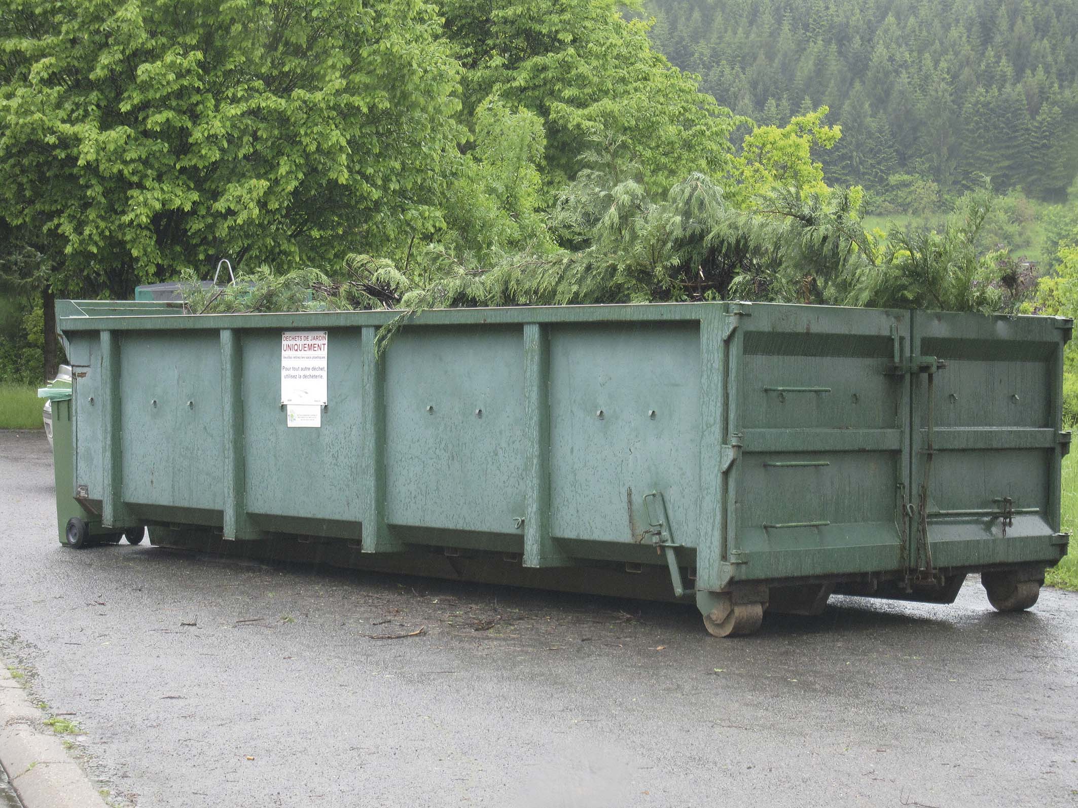 MJC Konacker : déplacement exceptionnel benne à déchets verts